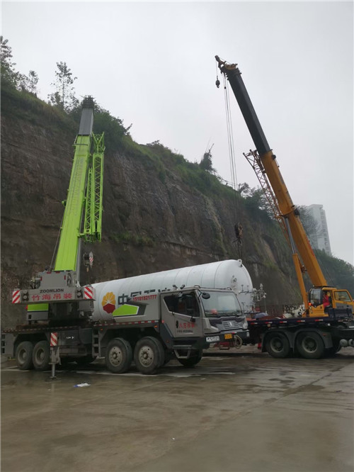 肃宁县“不怕风雨冻”—— 吊车的 “恶劣环境适应” 技术